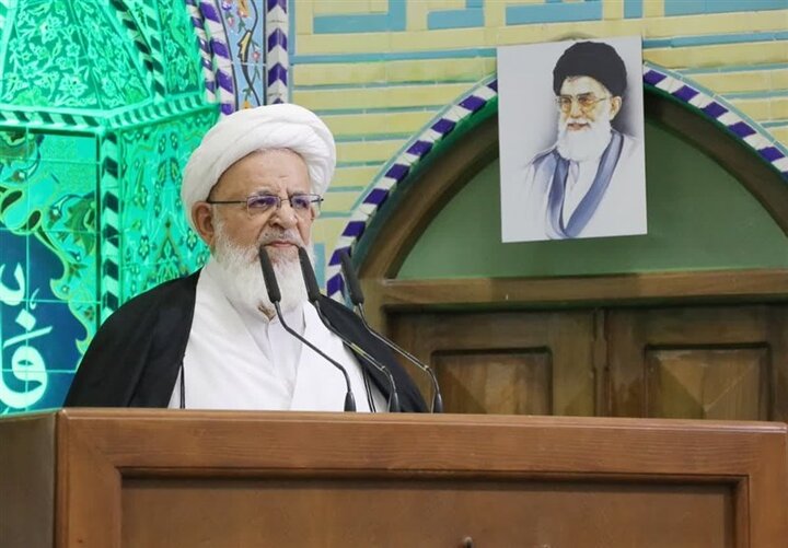 راه نجات جامعه اسلامی از نگاه امام جمعه یزد