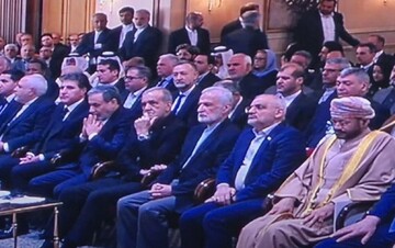 پزشکیان و عراقچی در مجمع گفتگوی تهران + فیلم
