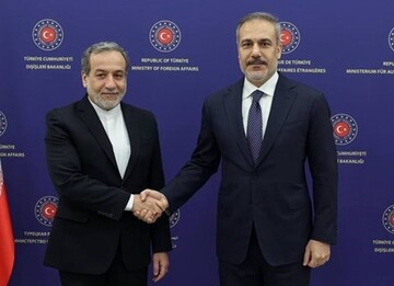رایزنی عراقچی و وزیر خارجه ترکیه درباره مذاکرات ایران و آمریکا