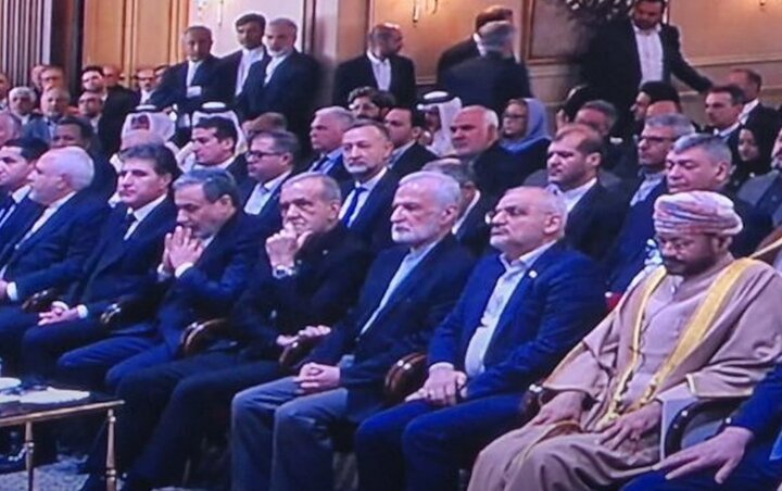 پزشکیان و عراقچی در مجمع گفتگوی تهران + فیلم