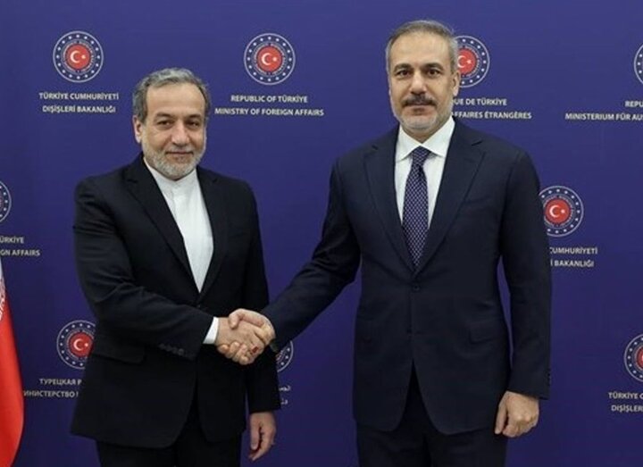 رایزنی عراقچی و وزیر خارجه ترکیه درباره مذاکرات ایران و آمریکا رایزنی عراقچی و وزیر خارجه ترکیه درباره مذاکرات ایران و آمریکا