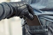 حمله هولناک موبایل قاپ به دختر جوان در روز روشن + فیلم