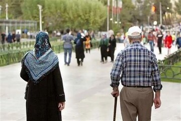 یک فعال صنفی: حقوق بازنشستگان نصف ربع سکه هم نمی‌شود/  سبد حداقل معیشت ۲۴ میلیون است اما حداقل بگیران ۱۰ میلیون می گیرند /