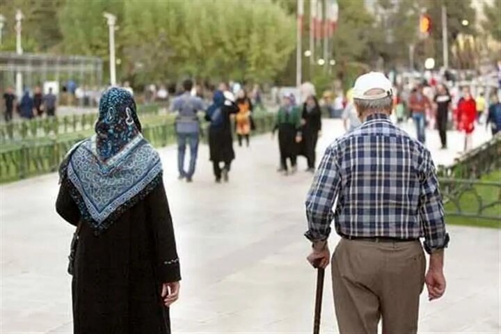 یک فعال صنفی: حقوق بازنشستگان نصف ربع سکه هم نمی‌شود/  سبد حداقل معیشت ۲۴ میلیون است اما حداقل بگیران ۱۰ میلیون می گیرند /