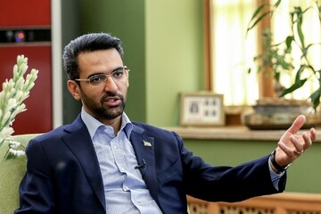 آذری جهرمی: اگر هوش مصنوعی قدرت آینده است، ما آینده را واگذار کرده‌ایم