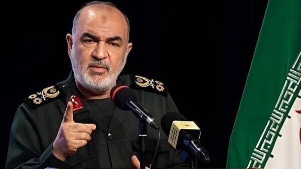 سردار سلامی: دشمن کاری میکند که در دفاع از ارزش هایمان خجالت بکشیم سردار سلامی: دشمن کاری میکند که در دفاع از ارزش هایمان خجالت بکشیم