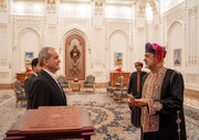 پادشاه عمان یک خنجر طلایی به پزشکیان هدیه داد! / فیلم