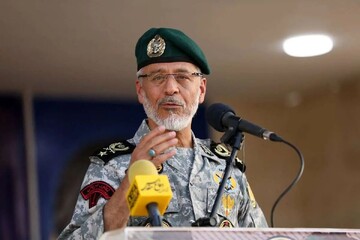 دریادار سیاری: پوزه دشمن را به خاک می‌مالیم