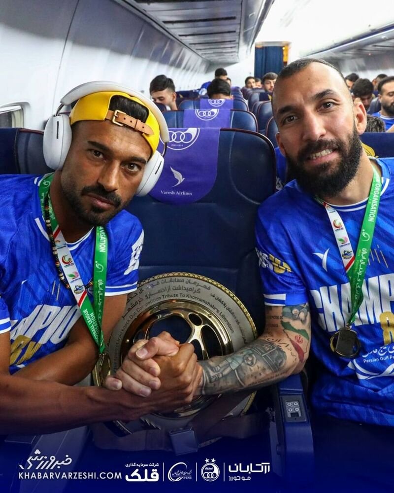 عکس یادگاری گلزنان جامجهانی با جام حذفی استقلال/ پیام ویژه ستارههای آبی برای هواداران