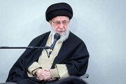 رهبر انقلاب: استقلال ملی یعنی کشور منتظر چراغ سبز یا قرمز آمریکا و امثال آمریکا نباشد + فیلم