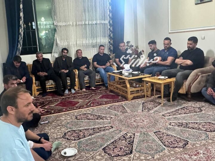 بازیکن پرسپولیس به منزل پدر الهه حسین نژاد رفت + عکس