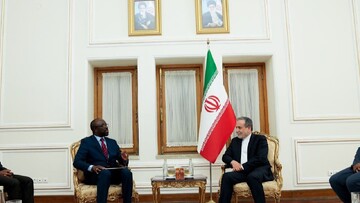گفتگوی وزیر امورخارجه ایران با سفرای سنگال و سیرالئون