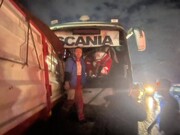 مصدومیت ۱۵ نفر درپی تصادف اتوبوس با ۲ دستگاه کامیون + جزئیات