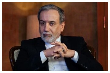 عراقچی در کنار محل انفجار وزارت خارجه / عکس
