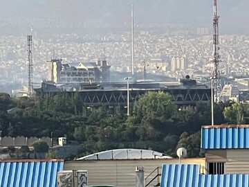 مهار آتش‌سوزی ساختمان شیشه‌ای صداوسیما
