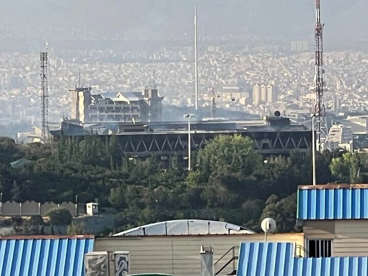 مهار آتش‌سوزی ساختمان شیشه‌ای صداوسیما