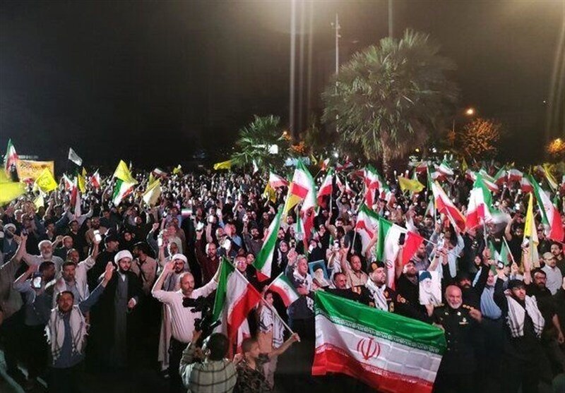 تجمع اعتراضی شبانه مردم تهران در میدان فلسطین پس از اظهارات دونالد ترامپ + عکس