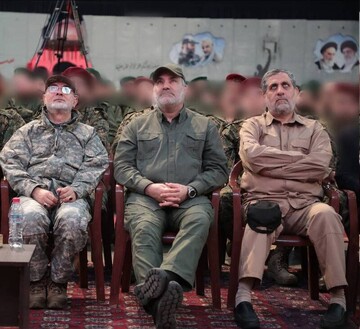 اولین عکس از شهید ایزدی در کنار شهید زاهدی و شهید عقیل