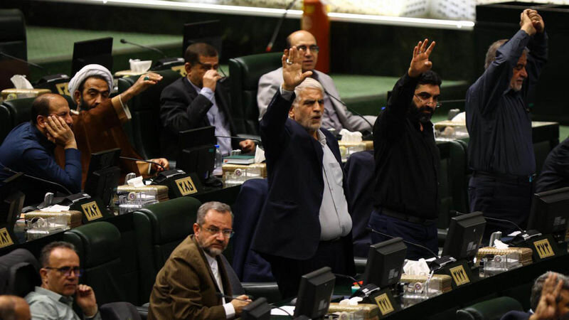 مجلس آژانس و گروسی را تعلیق کرد