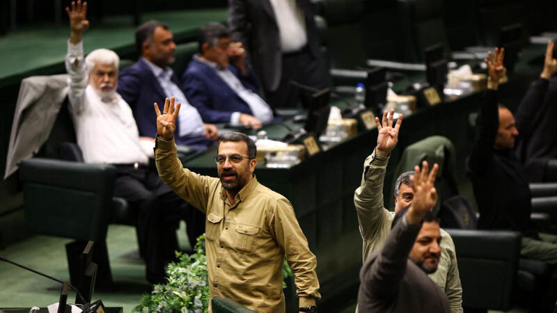 مجلس آژانس و گروسی را تعلیق کرد