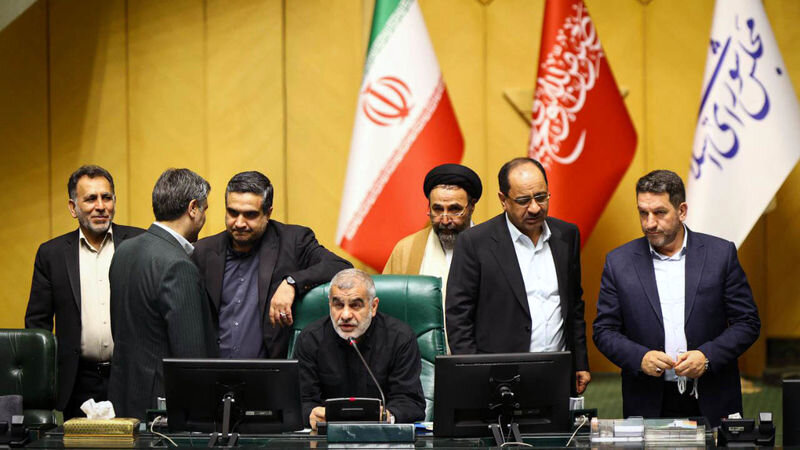 مجلس آژانس و گروسی را تعلیق کرد