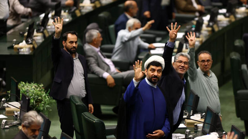 مجلس آژانس و گروسی را تعلیق کرد