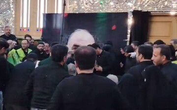 تلقین خواندن حاج منصور ارضی در تدفین سردار شهید سلامی در حرم عبدالعظیم حسنی + ویدئو
