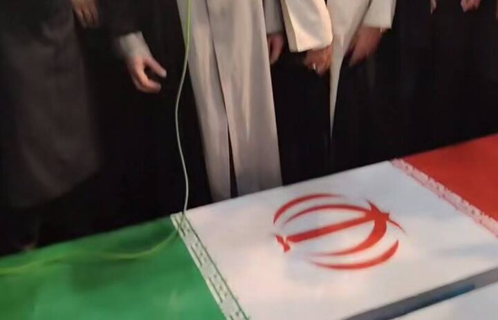 لحظه اقامه نماز بر پیکر مطهر شهید سلامی + ویدئو