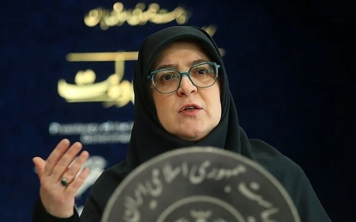 مهاجرانی: ایرانی اجازه نخواهد داد دشمن کوچکترین غباری بر عبای رهبری بنشاند