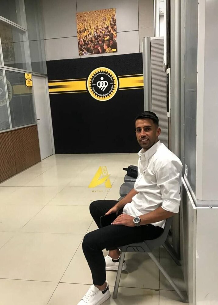 عکس| شوک شبانه به استقلال/ آرش رضاوند سپاهانی شد