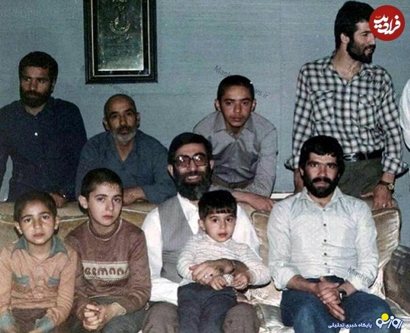 عکس قدیمی رهبر انقلاب در کنار پسران کوچکش / عکس