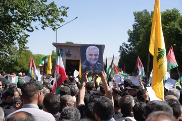 مراسم تشییع ۲۳ شهید در مشهد برگزار شد