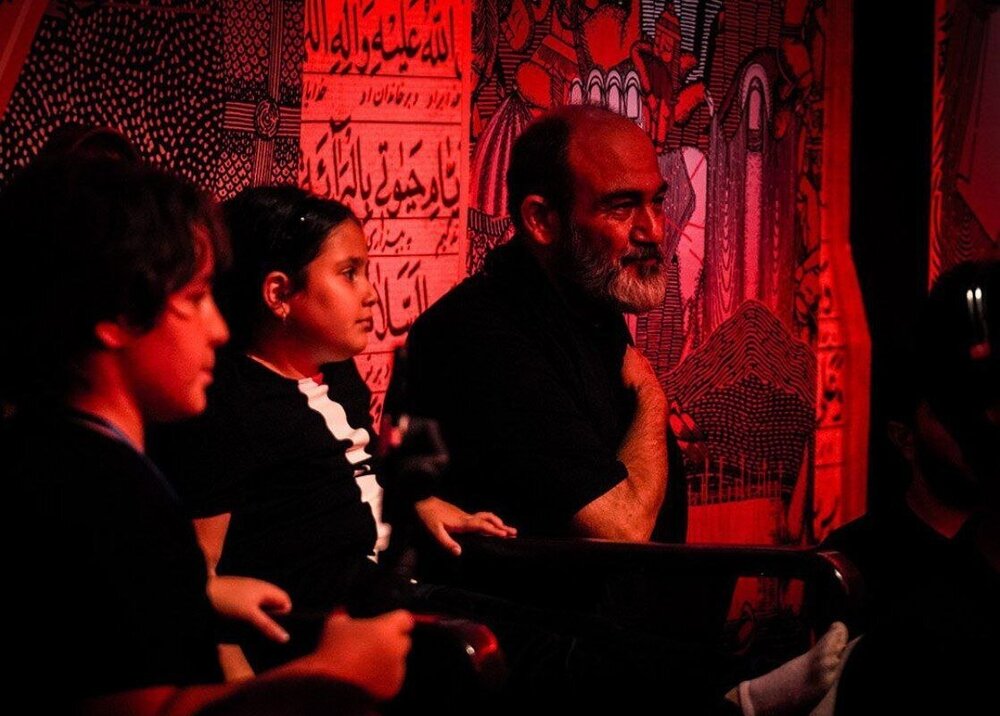 تصاویر جذاب از مهران غفوریان و دخترش در عزاداری امام حسین+عکس