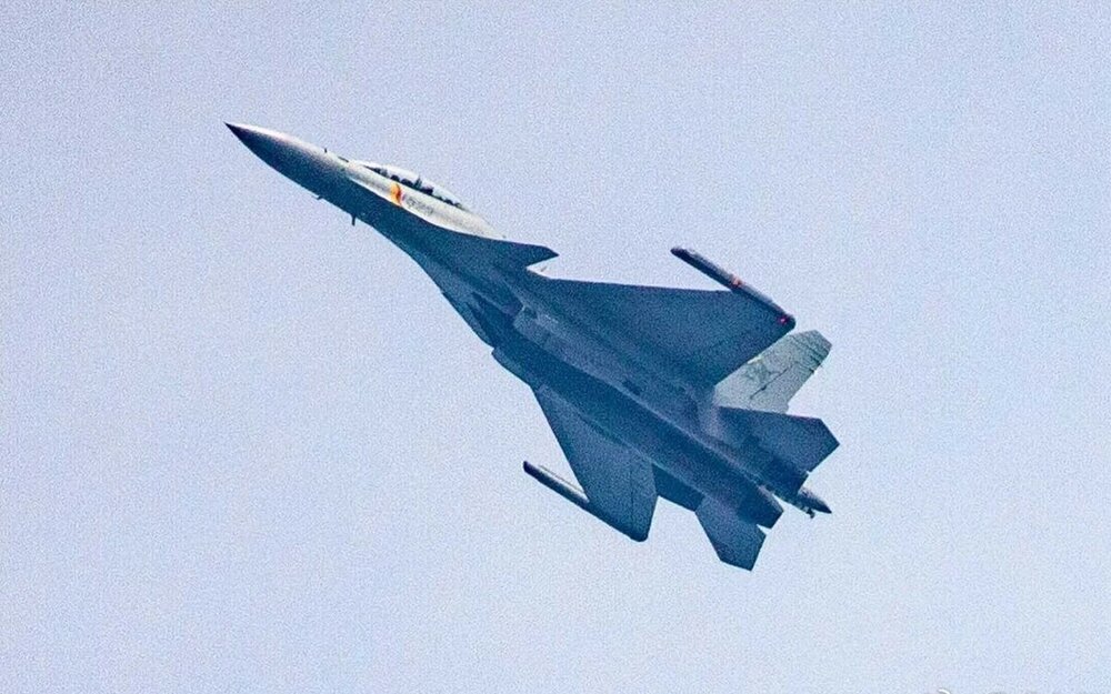 رقیب چینی جنگنده مشهور آمریکا وارد میدان شد / چشم و گوش چین در جنگ الکترونیک