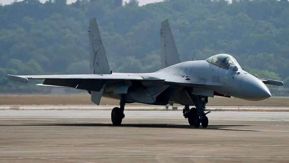 رقیب چینی جنگنده مشهور آمریکا وارد میدان شد / چشم و گوش چین در جنگ الکترونیک