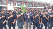 حضور حسن یزدانی کشتی گیر سرشناس ایرانی در دسته روی روز عاشورا + فیلم