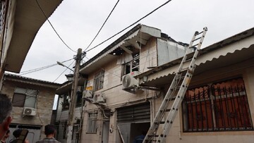 اطفای حریق ۲ خانه ویلایی در رشت