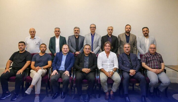 جلسه شبانه سرمربی جدید استقلال با مدیران باشگاه + عکس
