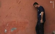 وداع تلخ پدر فلسطینی با سه کودک شهیدش / عکس