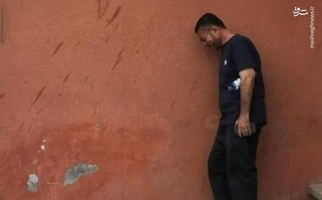وداع تلخ پدر فلسطینی با سه کودک شهیدش / عکس