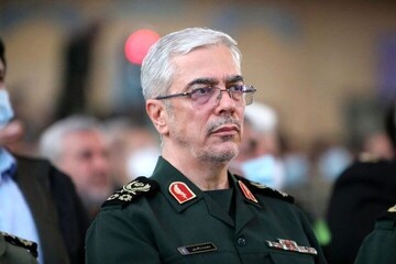 سردار شهید باقری در منزل خودش با سه پرتابه به همراه همسر و دخترش به شهادت رسیدند