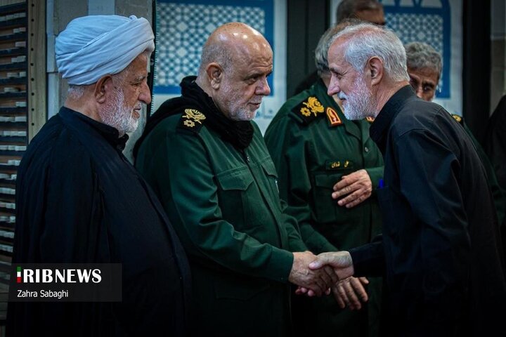 علی لاریجانی و زینب سلیمانی در مراسم بزرگداشت شهدای نیروی قدس سپاه