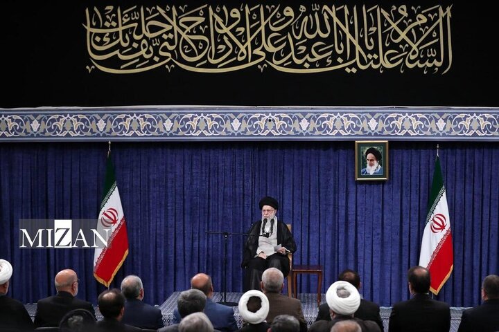 رهبر انقلاب: ملت با جهت‌گیری‌های گوناگون سیاسی و وزن متفاوت مذهبی پای ایران عزیز ایستاد