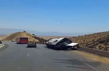 هشت کشته و ۱۵ مصدوم در واژگونی یک اتوبوس در فارس