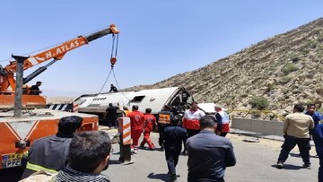 آخرین آمار مصدومان واژگونی اتوبوس در فارس + فیلم