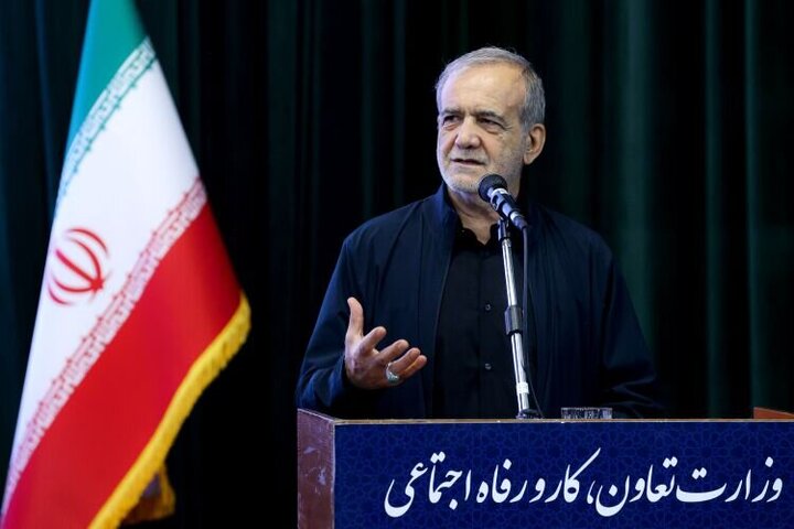 پزشکیان: مردم آب پاکی را روی دست دشمنان ریختند