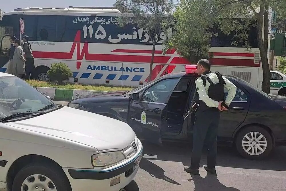 سپاه: تاکنون ۶ نفر در جریان حمله تروریستی به دادگستری سیستان و بلوچستان به شهادت رسیده‌اند؛ ۲۲ نفر نیز مجروح شده‌اند / در بین شهدا یک نفر زن و کودک نیز وجود دارد / وضعیت تعدادی از مجروحان وخیم اعلام شده
