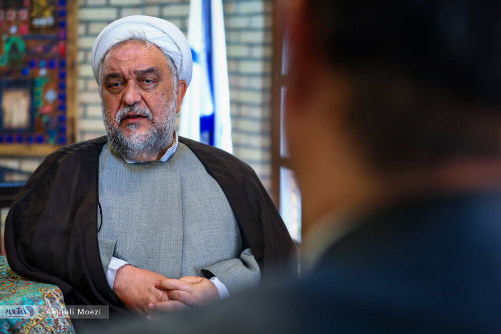 امیریفر: دولت پزشکیان بهتر از دولت قبل عمل کرده، اما پایداریها سنگاندازی میکنند/ تا وقتی که پایداریها در صداوسیما حاکم هستند، امیدی به تغییر نیست