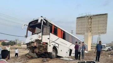مصدومیت ۱۶ هموطن درپی تصادف وحشتناک مینی بوس زائران ایرانی در جاده نجف - کربلا + فیلم
