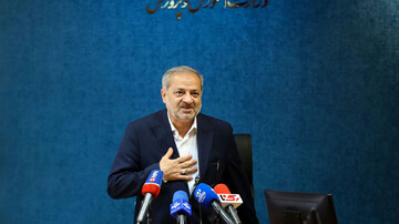 وزیر آموزش و پرورش:  اولویت پرداخت پاداش با بازنشستگان ۱۴۰۳ است